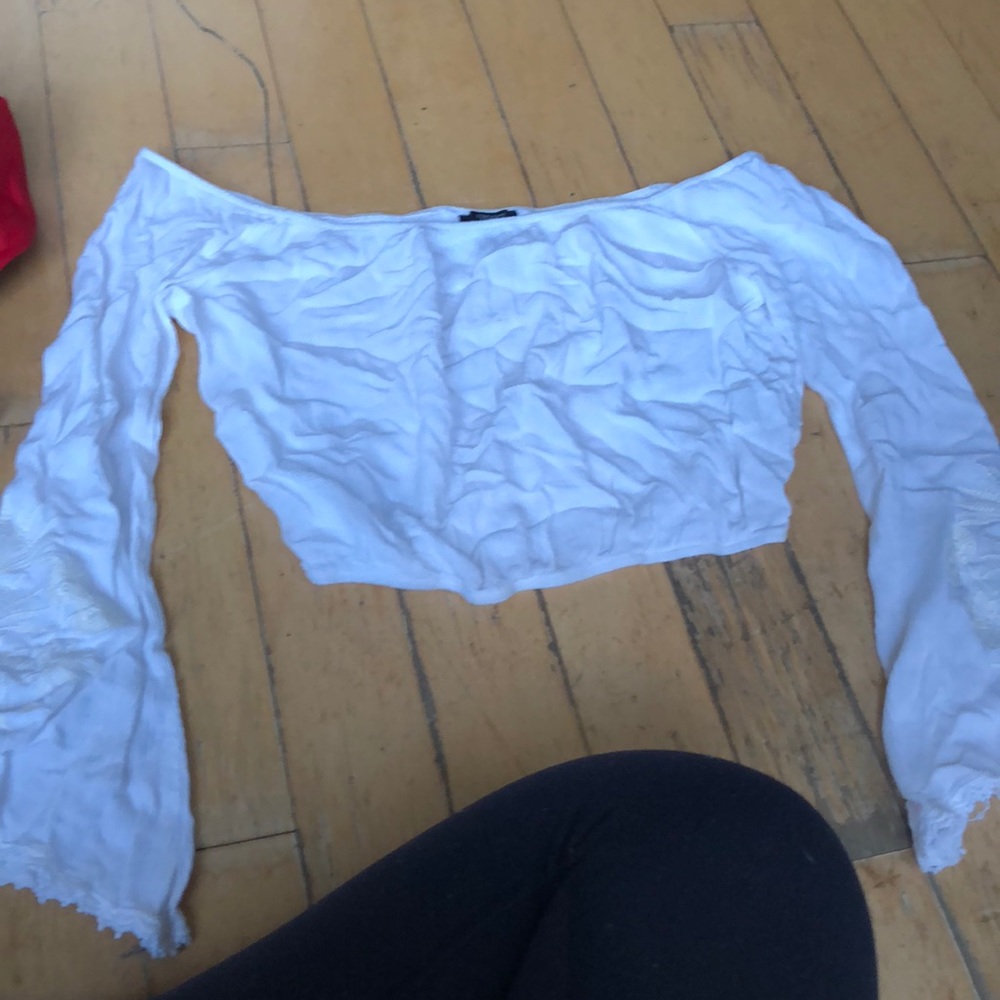 white tube top thing idk how to describe this